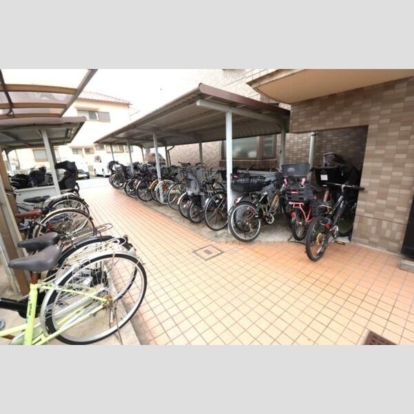 メゾン・ロワイヤル 駐輪場