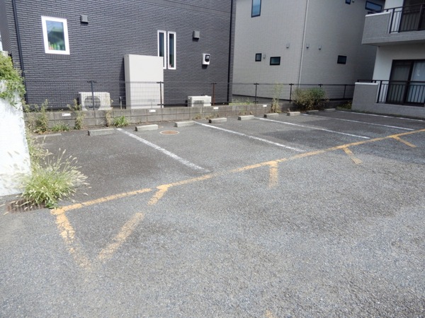 ハイム下鶴間 駐車場