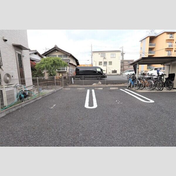フジハイム101号室 駐車場