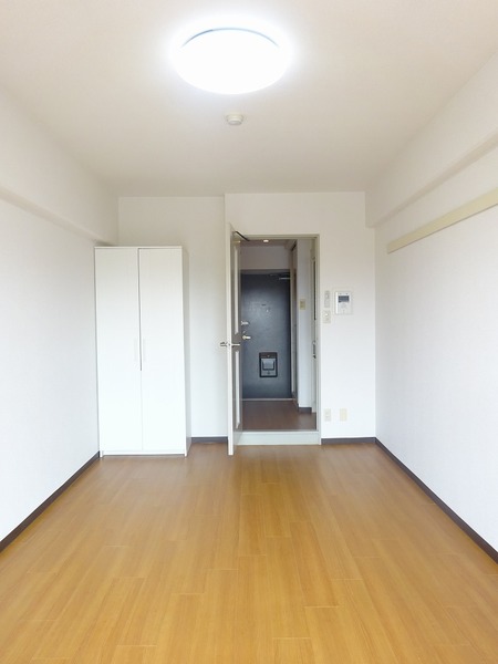 モンテベルデ横浜中央907号室 リビング