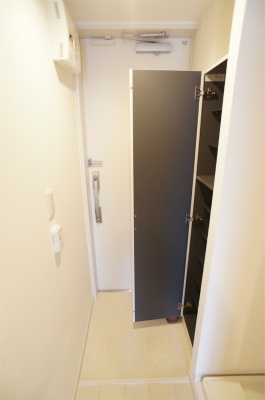 リブリ・クローリス長津田3階 玄関