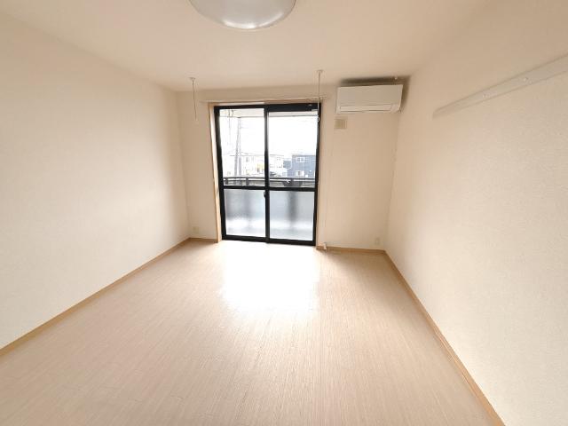 ロイヤルハイツ 洋室