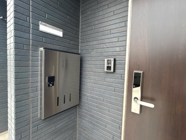 エクレラージュ102号室 電子キー・専用宅配ボックス
