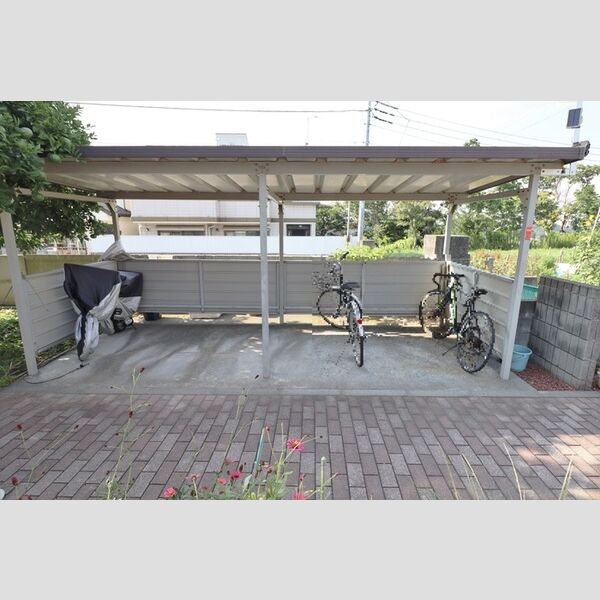 第2サニーサイト202号室 駐輪場