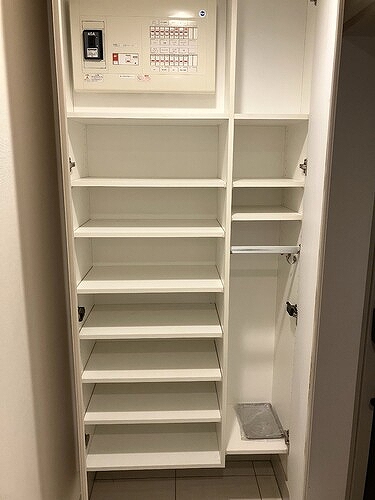 ジオ四谷坂町 下足箱