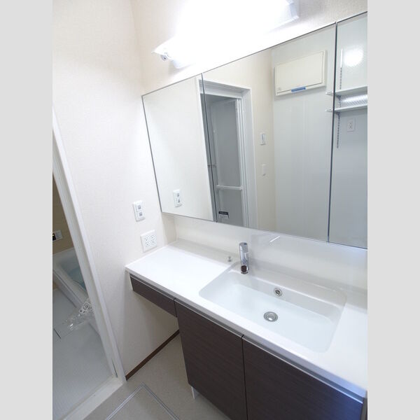 BRYANT PARK　D ワイドな三面鏡のついた洗面台