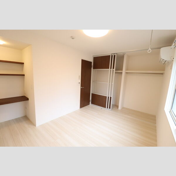 グリュックヴァーグ101号室 西側洋室