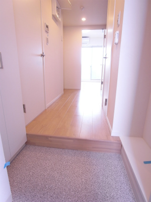 リブリ・First6階 玄関