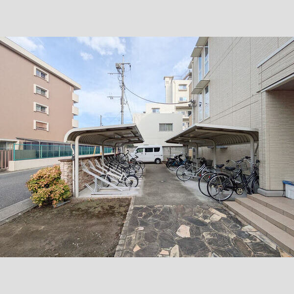 ロイヤルローズ302号室 駐輪場