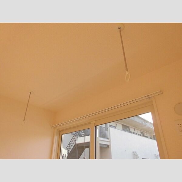 センターハウス　B棟103号室 洋室6.5帖 室内物干し