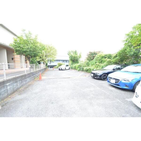 ガーデンコートK102号室 駐車場