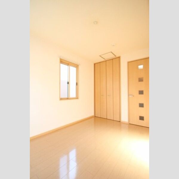 ヴィラロッソ 205洋室