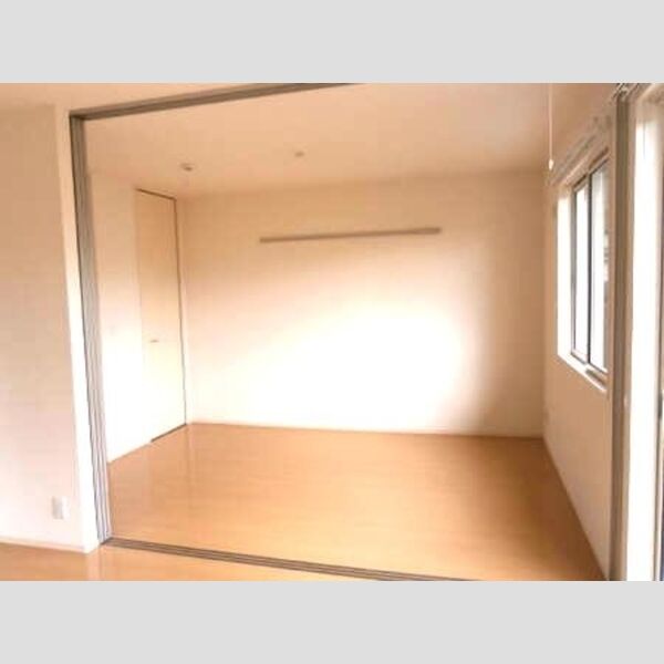 エスト102号室 洋室