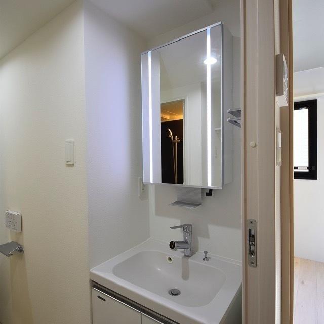 カーサピアッツァ新宿西落合2階 洗面所