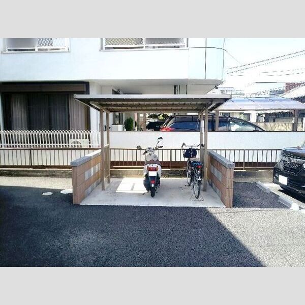 アン　リッシュ 周辺