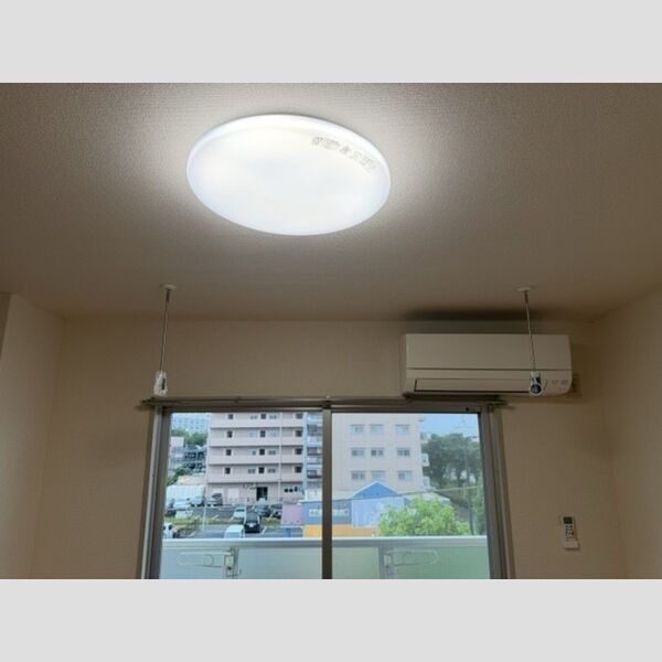 ハイムカメリア311号室 居室照明　室内物干し　エアコン