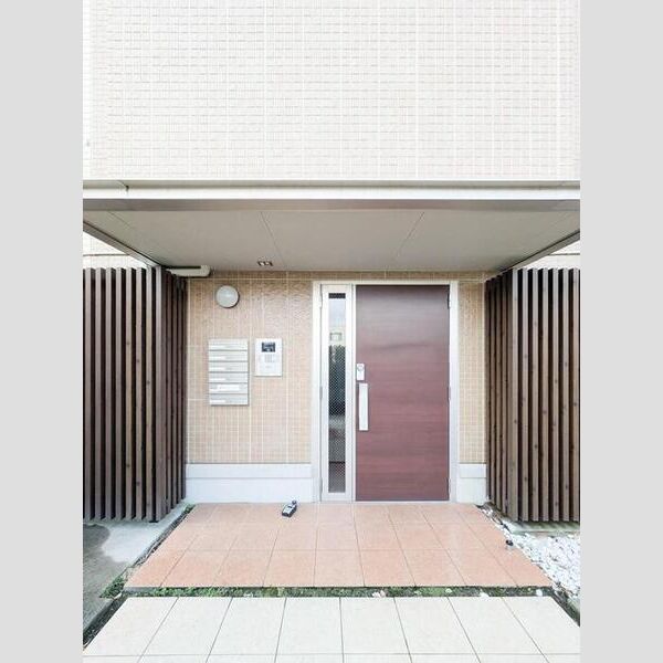 プレジール 出入口