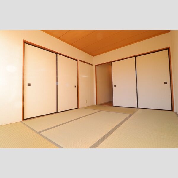 ホワイトヒル105号室 和室6帖