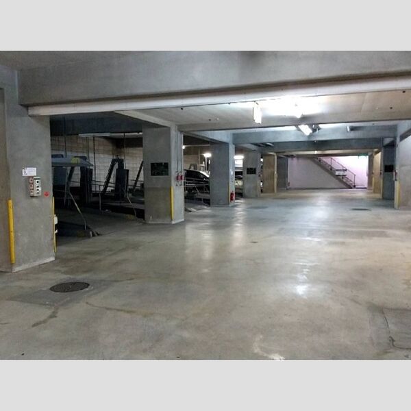 フリーダム光が丘Ⅱ402号室 建物地下の駐車場