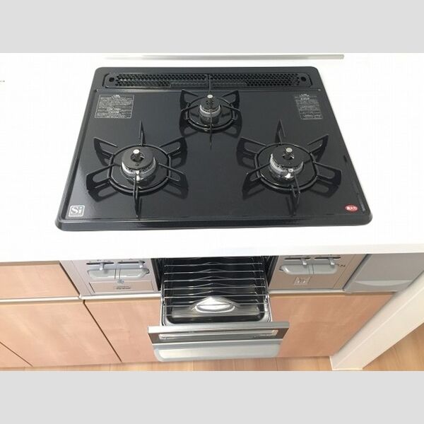 フローラ 3口コンロのシステムキッチンです