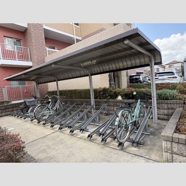 ベルファミーユ高根台Ⅱ505号室 駐輪場