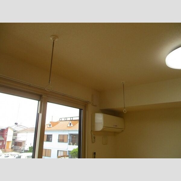 コマンドゥール205号室 室内物干し