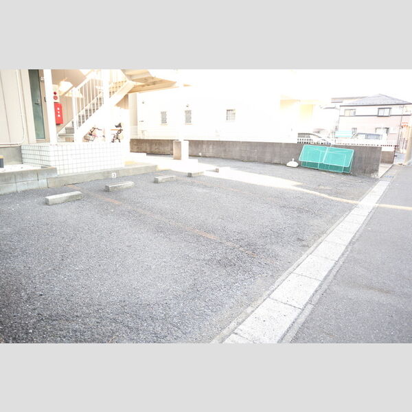 ユートピア戸塚 駐車場