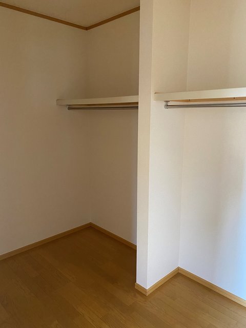 クイーンズヒルＥ棟E2号室 ウォークインクローゼット（洋室7.5帖）