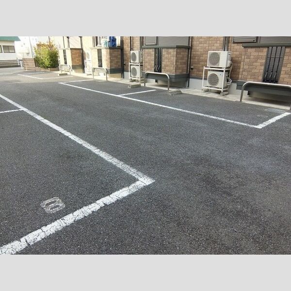 アゼリア 駐車場