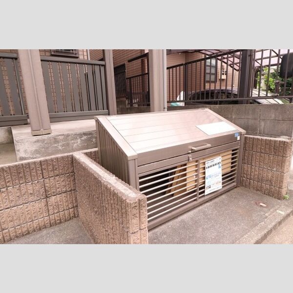 サニーハイツ 敷地内ゴミBOX