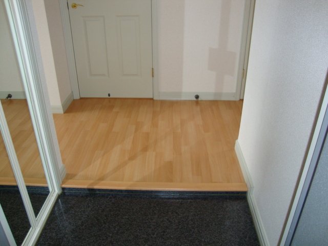 コンフォースⅢ103号室 玄関
