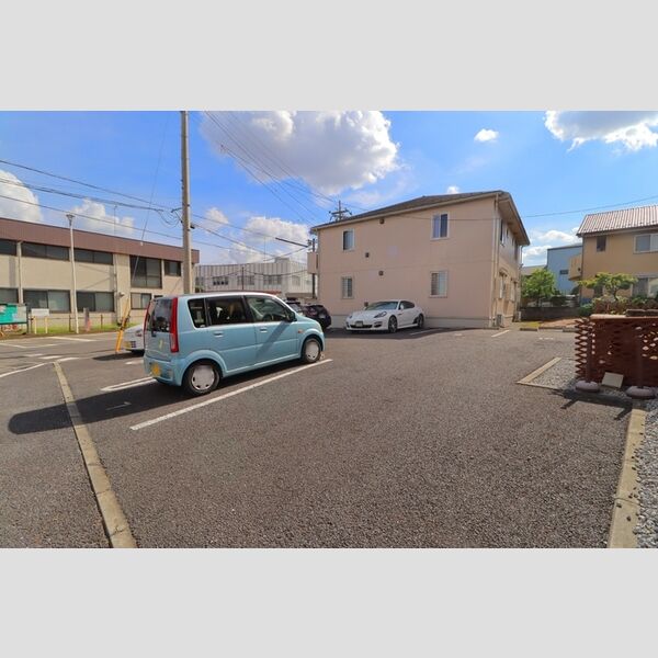 カーサ ビアンカ 駐車場