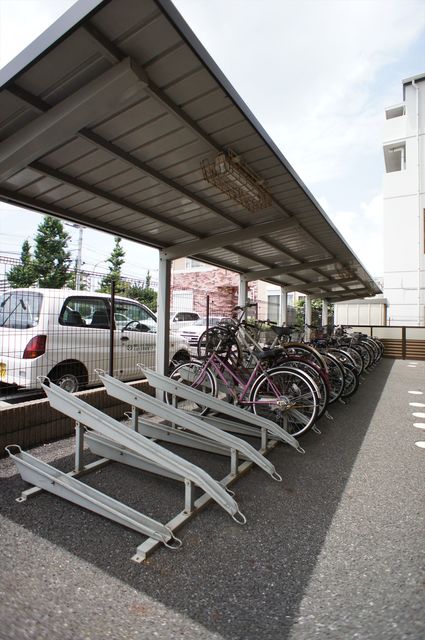 エクセルグランデ高洲0304号室 入居者専用の屋根付駐輪場です。