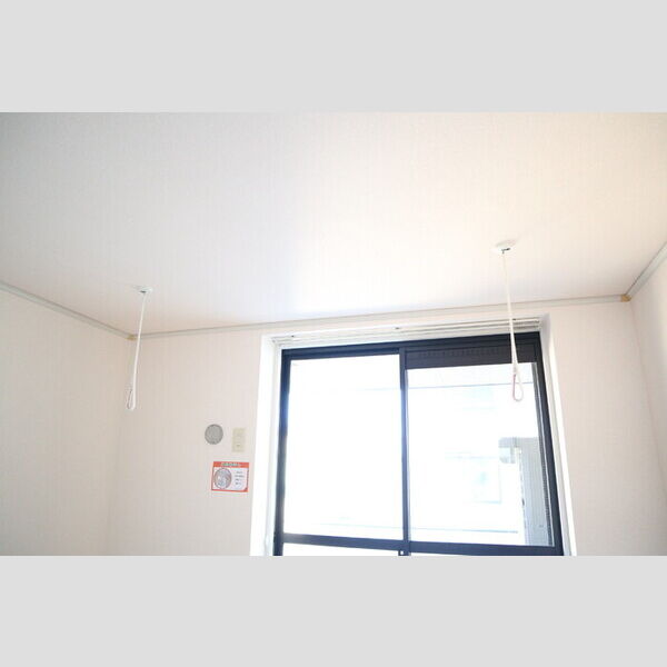 ヴァンベール東川口　Ⅰ/Ⅱ/ⅢⅡ201号室 室内物干