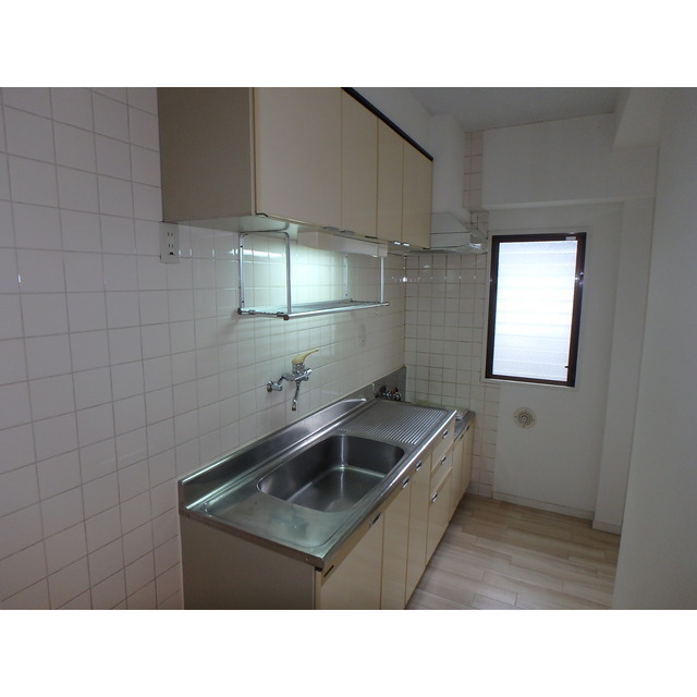 鳩ヶ谷ヒルズ105号室 キッチン