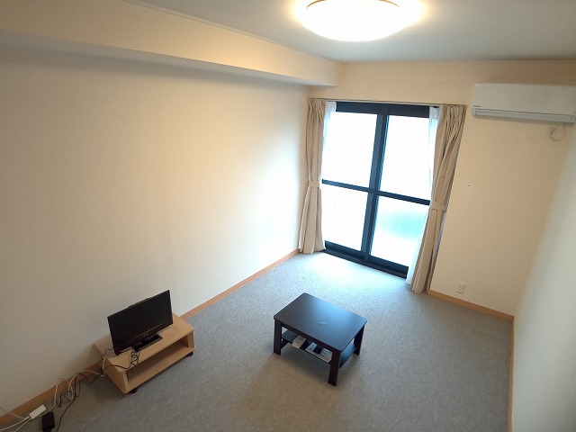 レオパレスフィオーレ船橋406号室 リビング