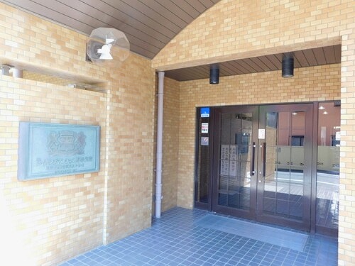 ライオンズマンション馬事公苑 エントランス　※2020年5月の写真