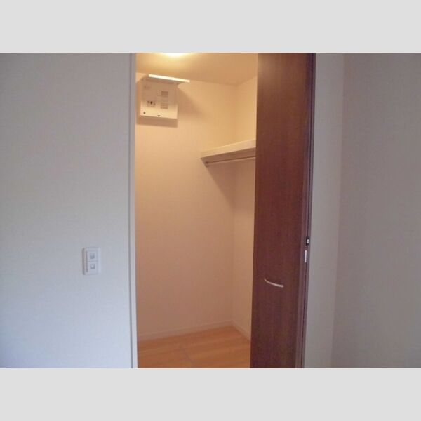 ソレイユ・ジン102号室 洋室6.19帖　ウォークインクローゼット