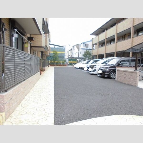 ロイヤルティアラⅡ・Ⅲ 駐車場