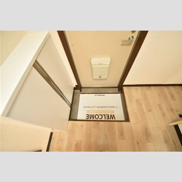 トレビアンハイツ 玄関