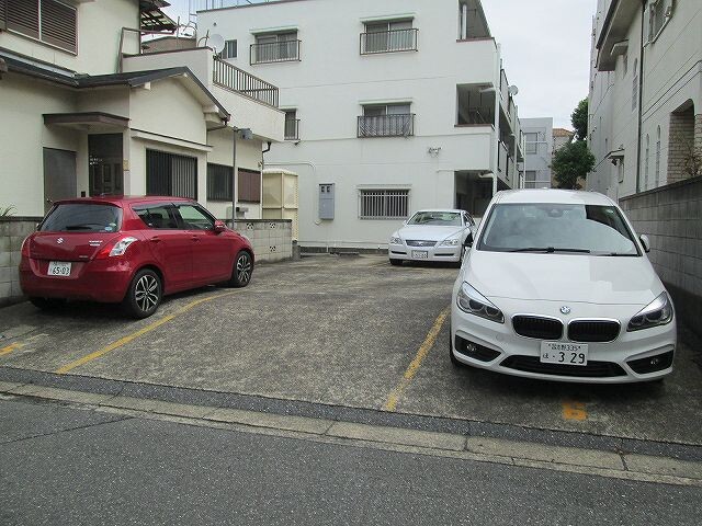 Ｂａｓｅ(E-147) 駐車場