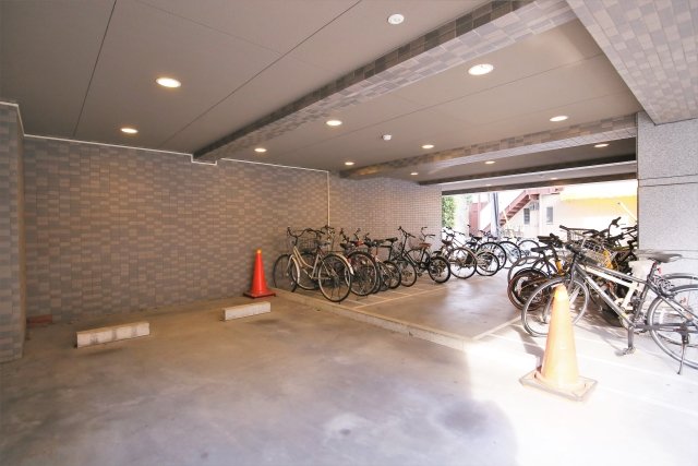 ルーブル西早稲田2階 駐輪場