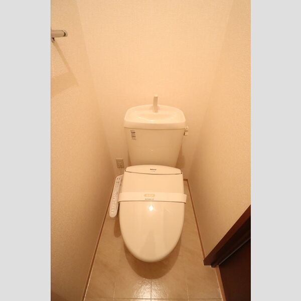 モンテローザ102号室 温水洗浄暖房便座