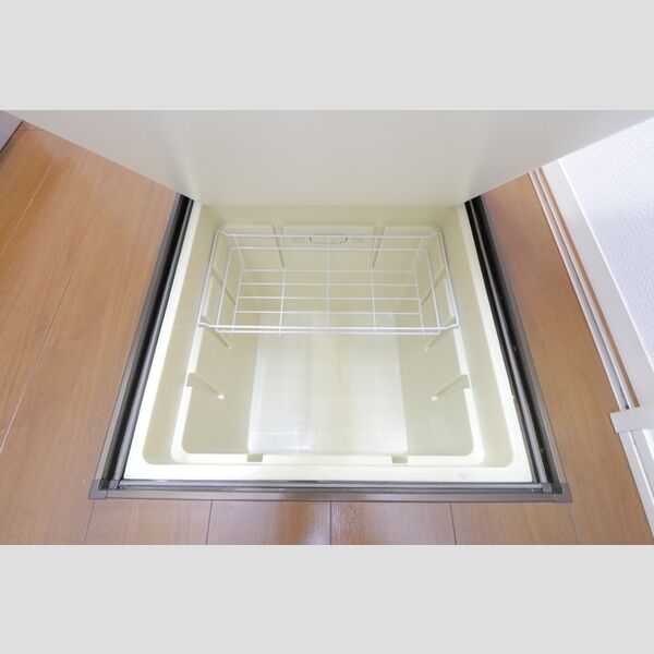 グランディオーソ101号室 キッチン床下収納