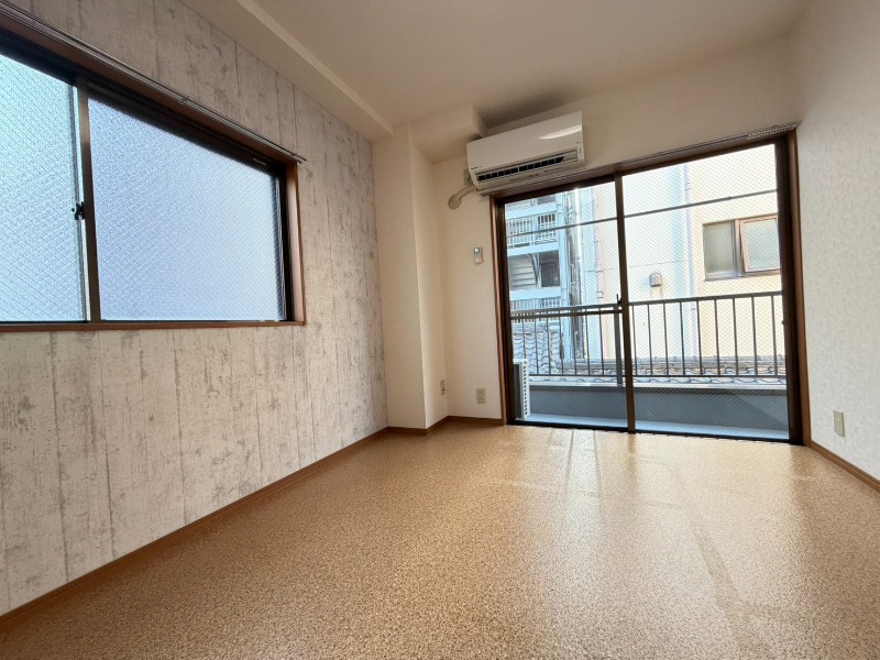 横尾ビル ※別号室の写真となります。