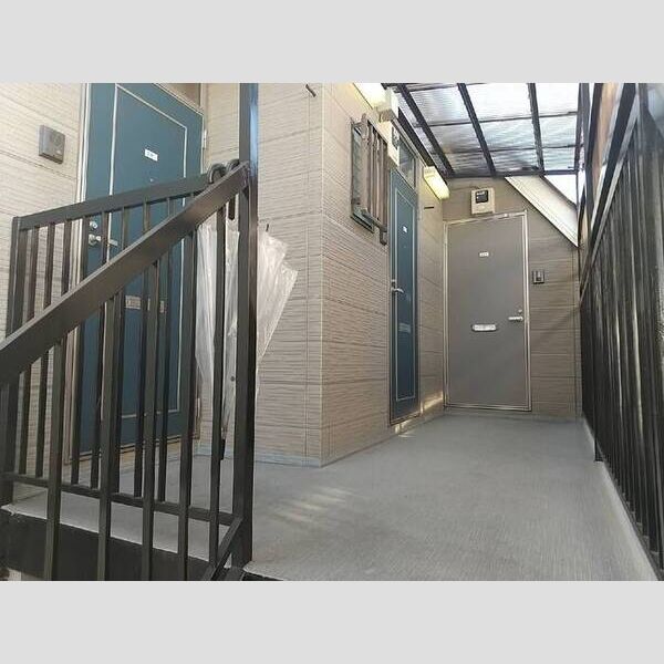 メゾンファインⅢ203号室 共用廊下