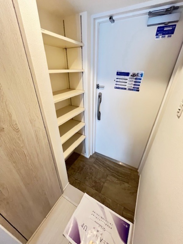 レジディア中目黒Ⅱ5階 玄関