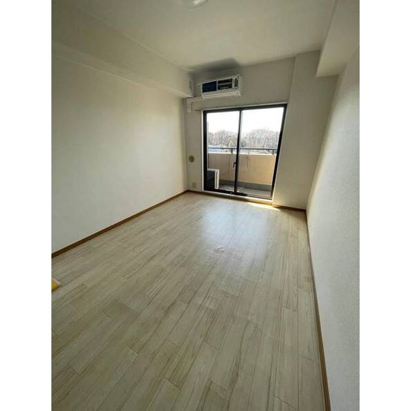 メゾン・ド・ヴィレ高円寺 リビング