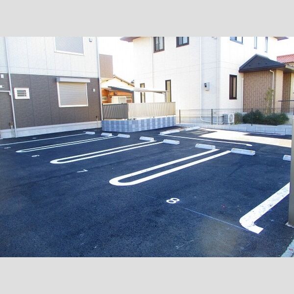 メゾンたくみ 駐車場