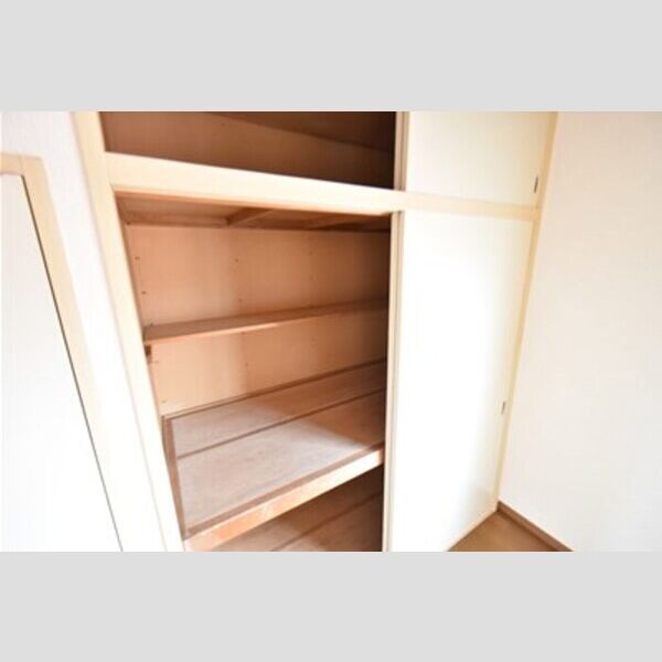 アーバン中山 押入れ